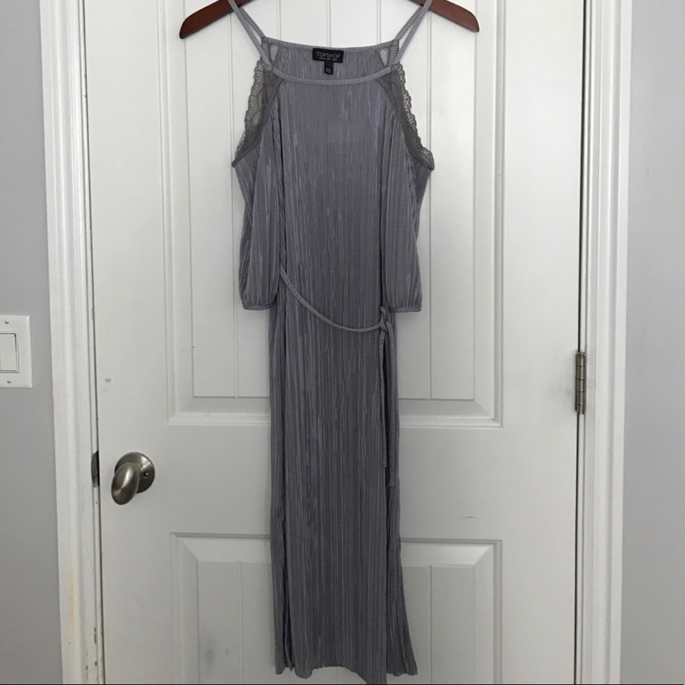 Top shop cold shoulder dress! Size 4 US - Picture 4 of 4